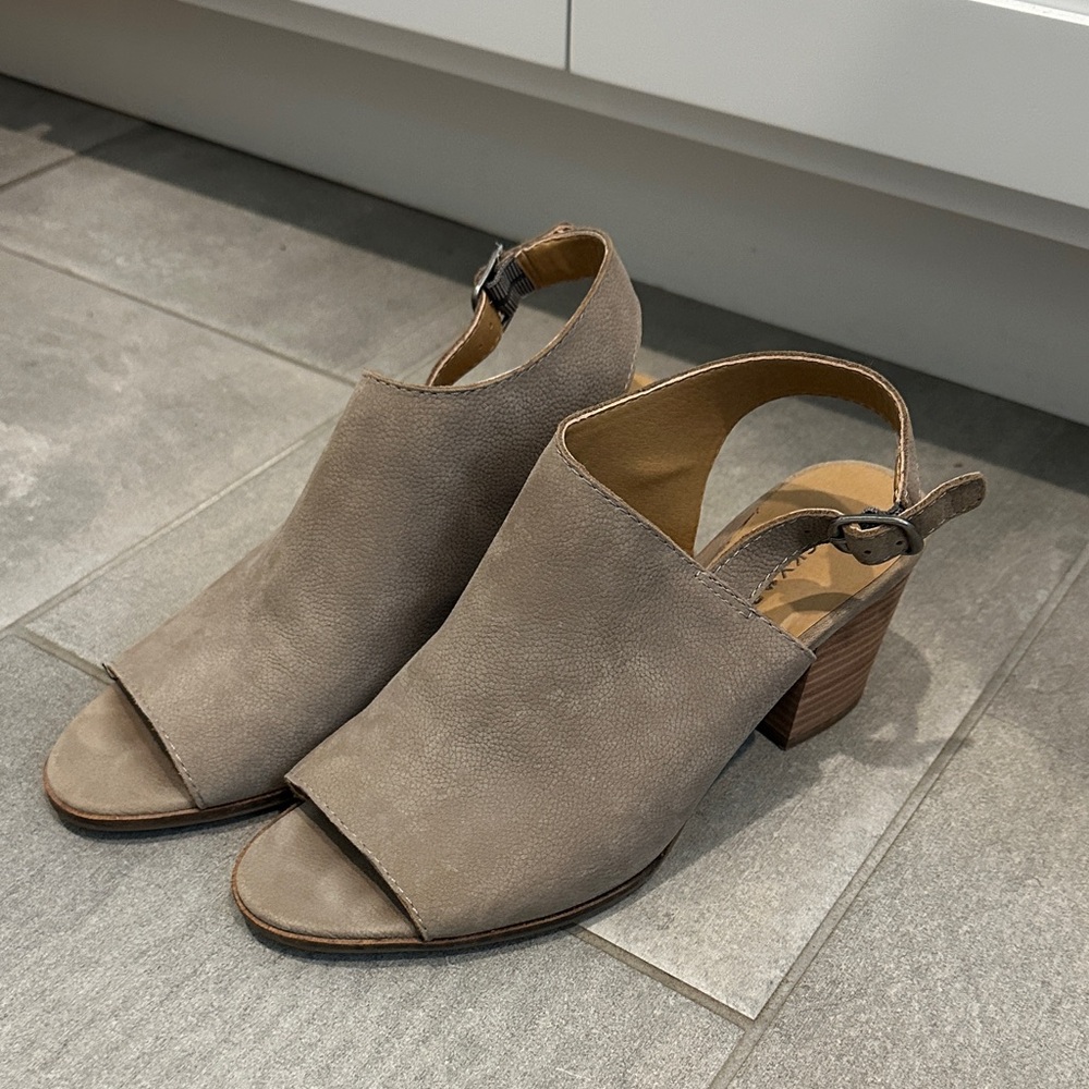 Lucky brand peep toe